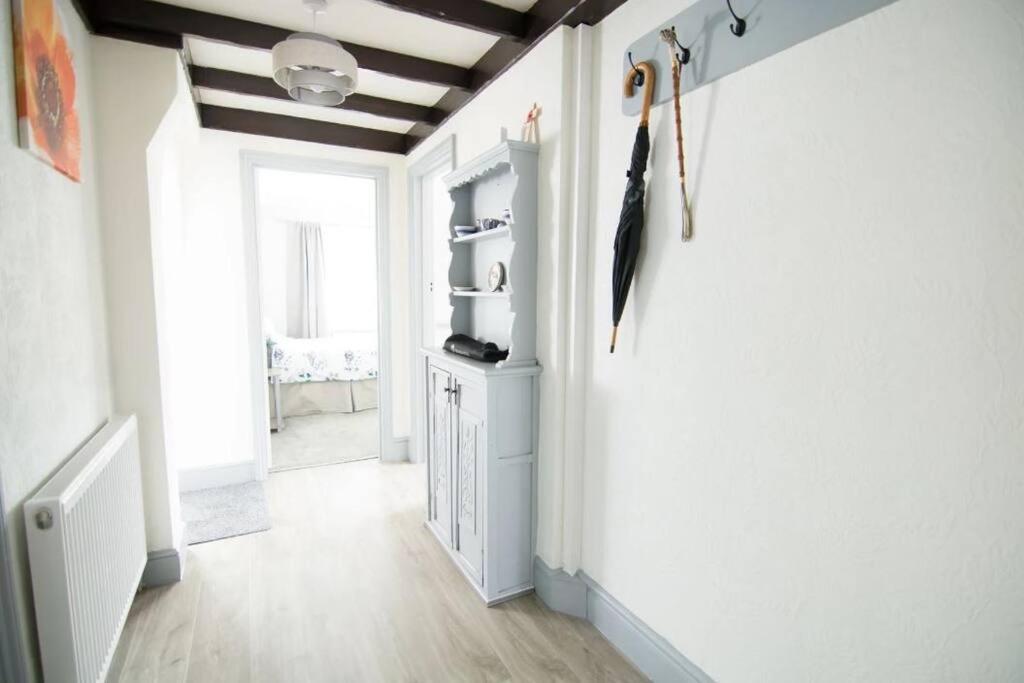 A Bright And Spacious Gem Staines-upon-Thames Buitenkant foto