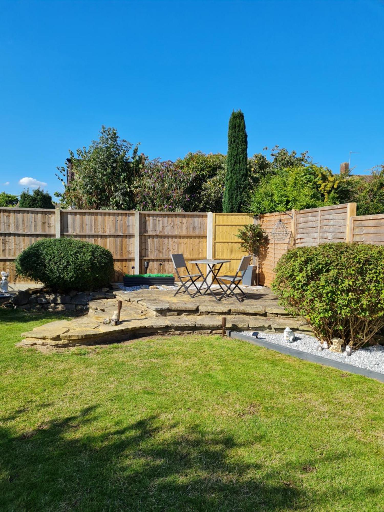 A Bright And Spacious Gem Staines-upon-Thames Buitenkant foto